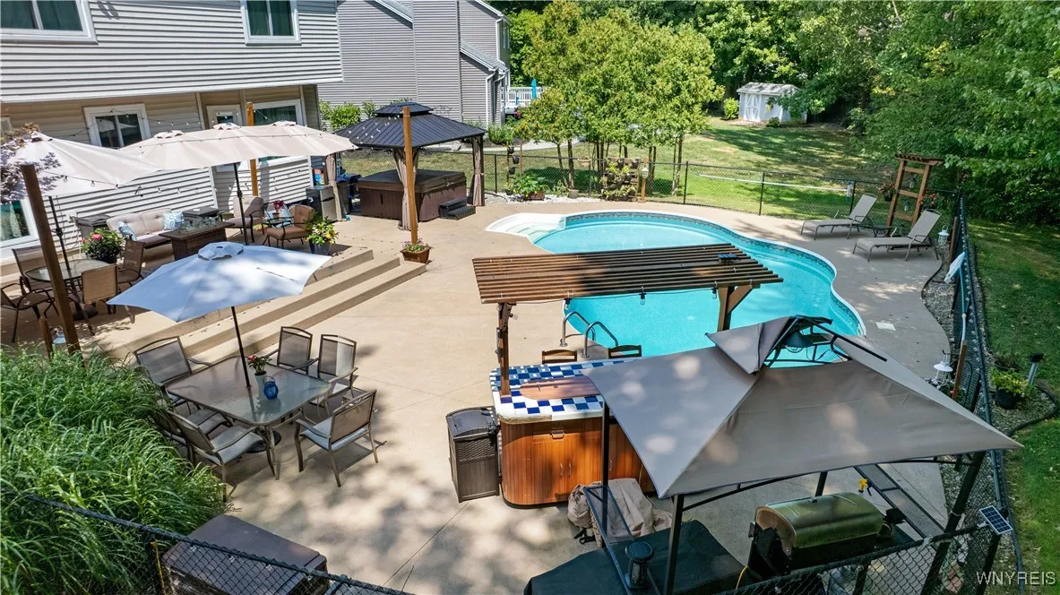 5586 Coachmans Lane, Hamburg, New York 14075, Hamburg, New York 14075, 4 Bedrooms Bedrooms, 9 Rooms Rooms,2 BathroomsBathrooms,Residential,For Sale,5586 Coachmans Lane, Hamburg, New York 14075,B1629727