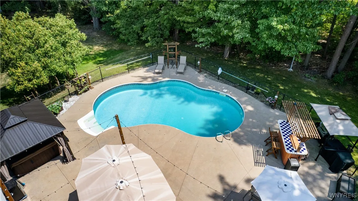 5586 Coachmans Lane, Hamburg, New York 14075, Hamburg, New York 14075, 4 Bedrooms Bedrooms, 9 Rooms Rooms,2 BathroomsBathrooms,Residential,For Sale,5586 Coachmans Lane, Hamburg, New York 14075,B1629727