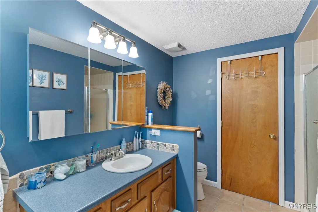 5586 Coachmans Lane, Hamburg, New York 14075, Hamburg, New York 14075, 4 Bedrooms Bedrooms, 9 Rooms Rooms,2 BathroomsBathrooms,Residential,For Sale,5586 Coachmans Lane, Hamburg, New York 14075,B1629727
