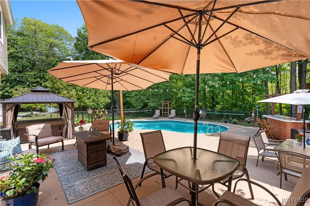5586 Coachmans Lane, Hamburg, New York 14075, Hamburg, New York 14075, 4 Bedrooms Bedrooms, 9 Rooms Rooms,2 BathroomsBathrooms,Residential,For Sale,5586 Coachmans Lane, Hamburg, New York 14075,B1629727