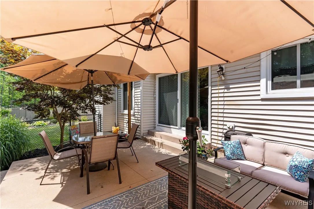 5586 Coachmans Lane, Hamburg, New York 14075, Hamburg, New York 14075, 4 Bedrooms Bedrooms, 9 Rooms Rooms,2 BathroomsBathrooms,Residential,For Sale,5586 Coachmans Lane, Hamburg, New York 14075,B1629727