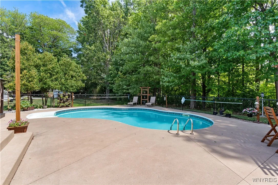 5586 Coachmans Lane, Hamburg, New York 14075, Hamburg, New York 14075, 4 Bedrooms Bedrooms, 9 Rooms Rooms,2 BathroomsBathrooms,Residential,For Sale,5586 Coachmans Lane, Hamburg, New York 14075,B1629727