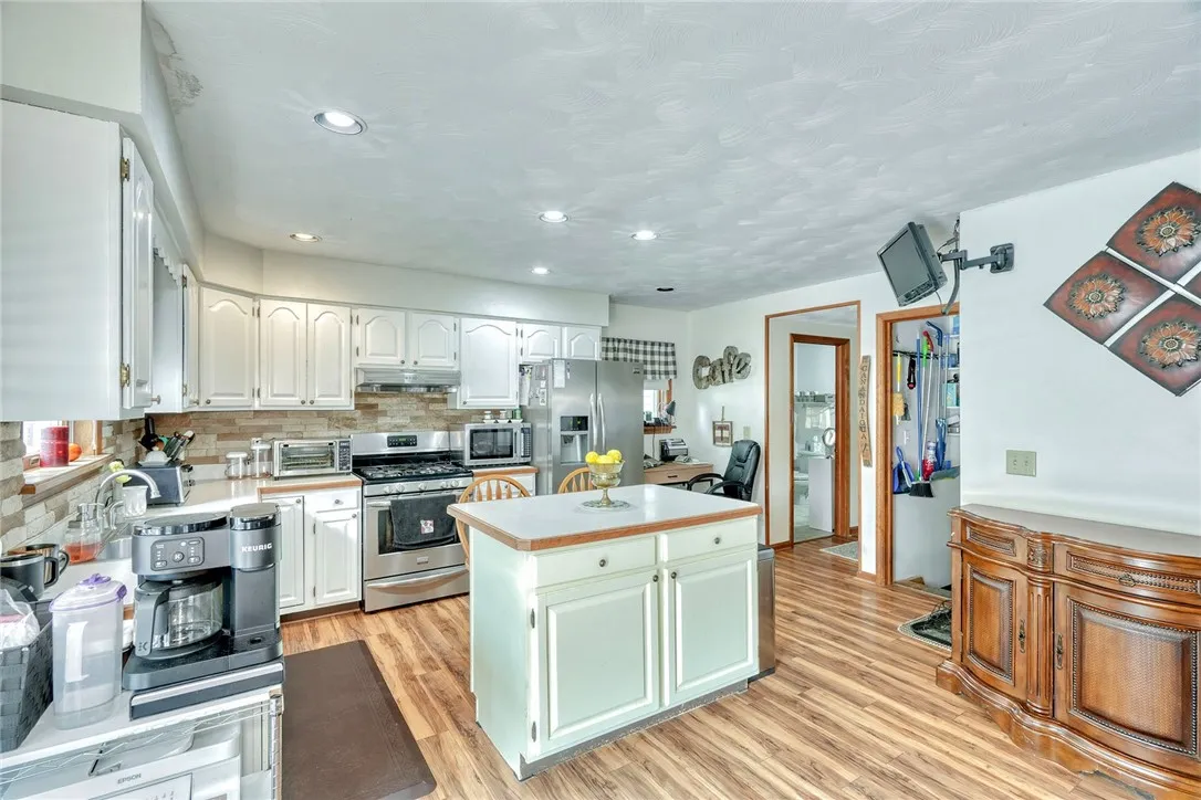 2139 Buffalo Street, Seneca, New York 14561, Seneca, New York 14561, 2 Bedrooms Bedrooms, 5 Rooms Rooms,1 BathroomBathrooms,Residential,Closed,2139 Buffalo Street, Seneca, New York 14561,0,R1629642