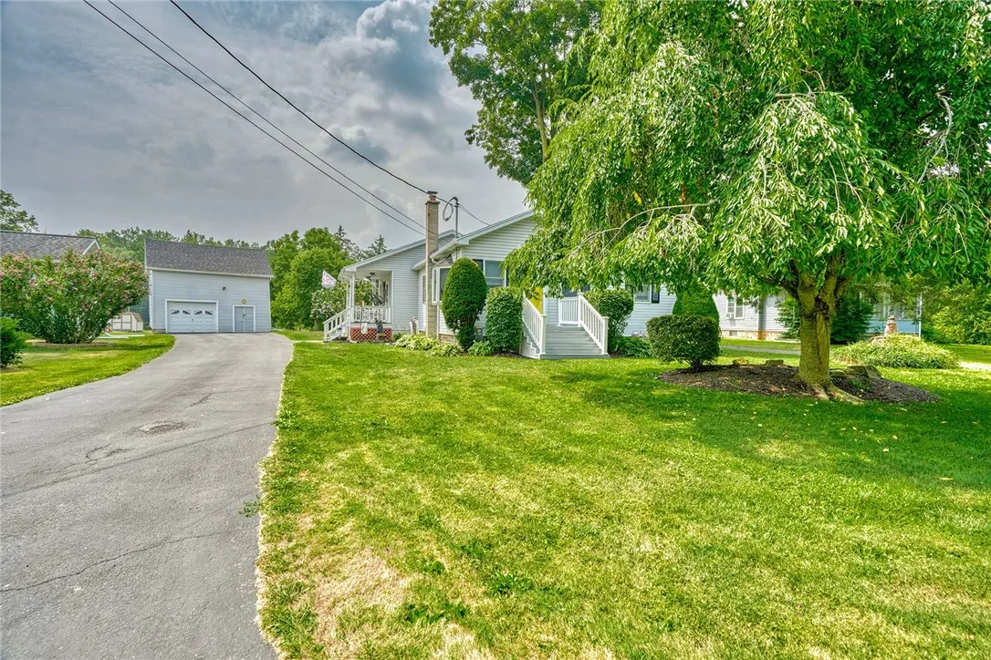 2139 Buffalo Street, Seneca, New York 14561, Seneca, New York 14561, 2 Bedrooms Bedrooms, 5 Rooms Rooms,1 BathroomBathrooms,Residential,Closed,2139 Buffalo Street, Seneca, New York 14561,0,R1629642