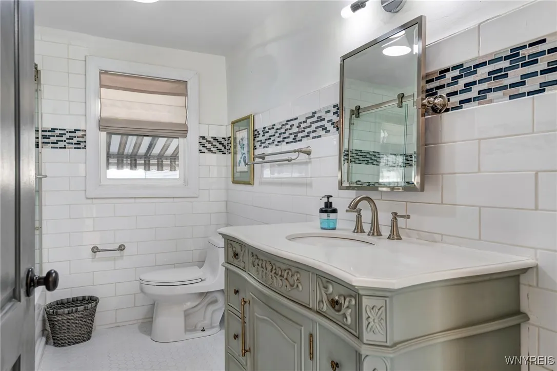 4363 Bailey Avenue, Amherst, New York 14226, Amherst, New York 14226, 3 Bedrooms Bedrooms, 6 Rooms Rooms,2 BathroomsBathrooms,Residential,For Sale,4363 Bailey Avenue, Amherst, New York 14226,B1629736