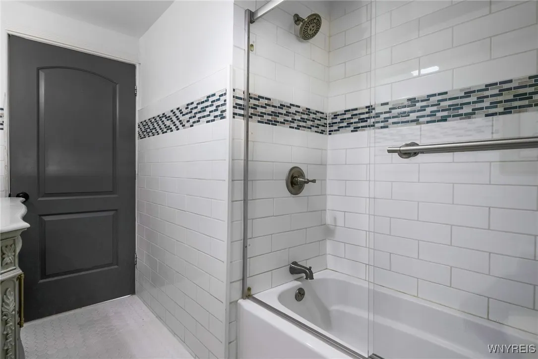 1st Floor Bath
