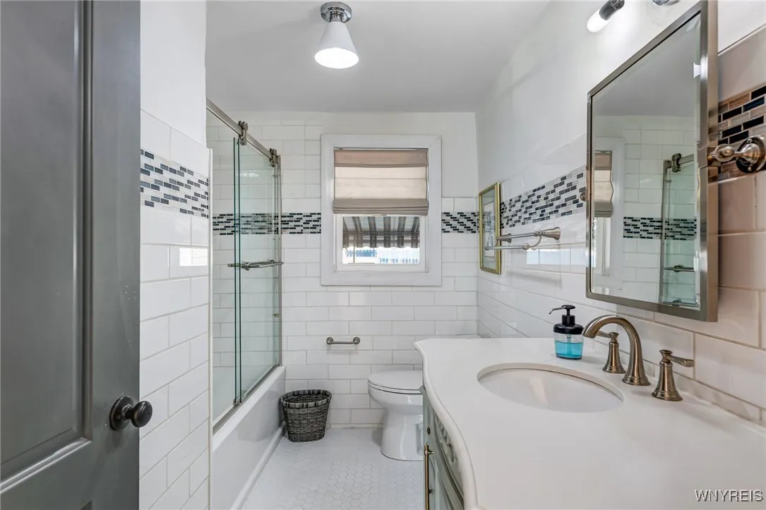 1st Floor Bathroom