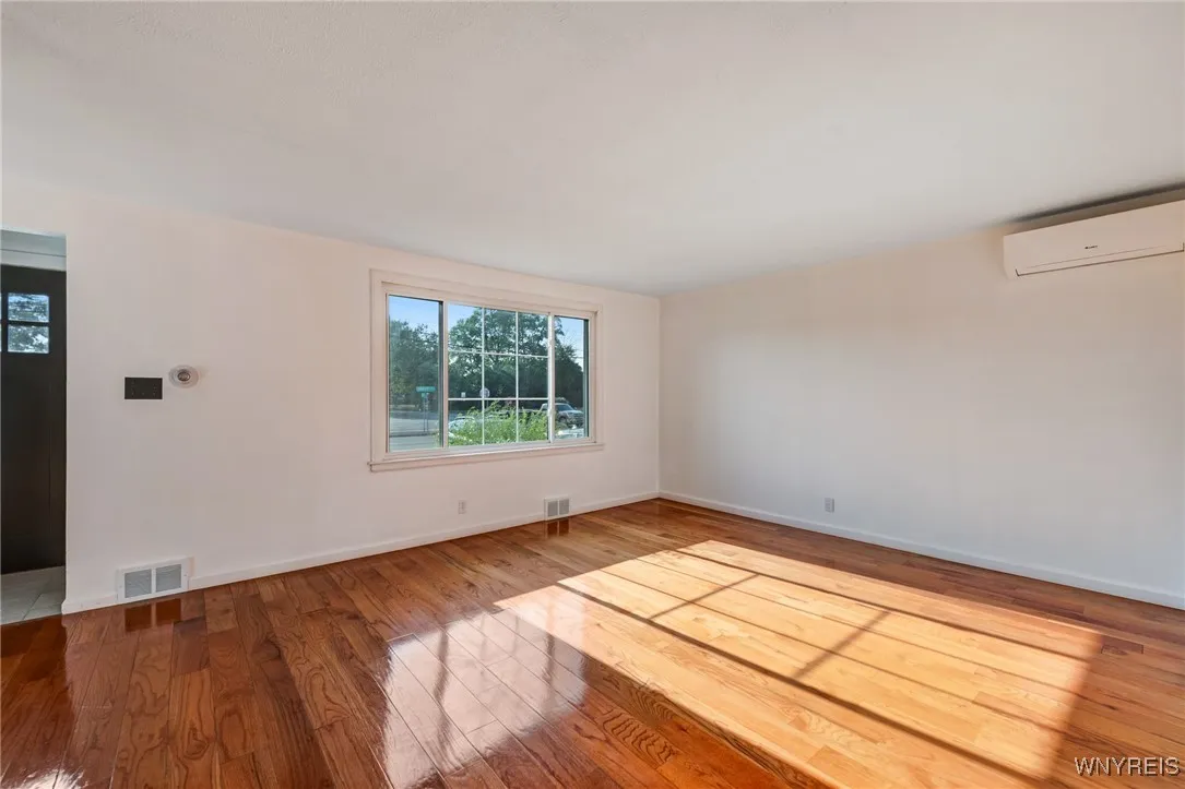 4363 Bailey Avenue, Amherst, New York 14226, Amherst, New York 14226, 3 Bedrooms Bedrooms, 6 Rooms Rooms,2 BathroomsBathrooms,Residential,For Sale,4363 Bailey Avenue, Amherst, New York 14226,B1629736