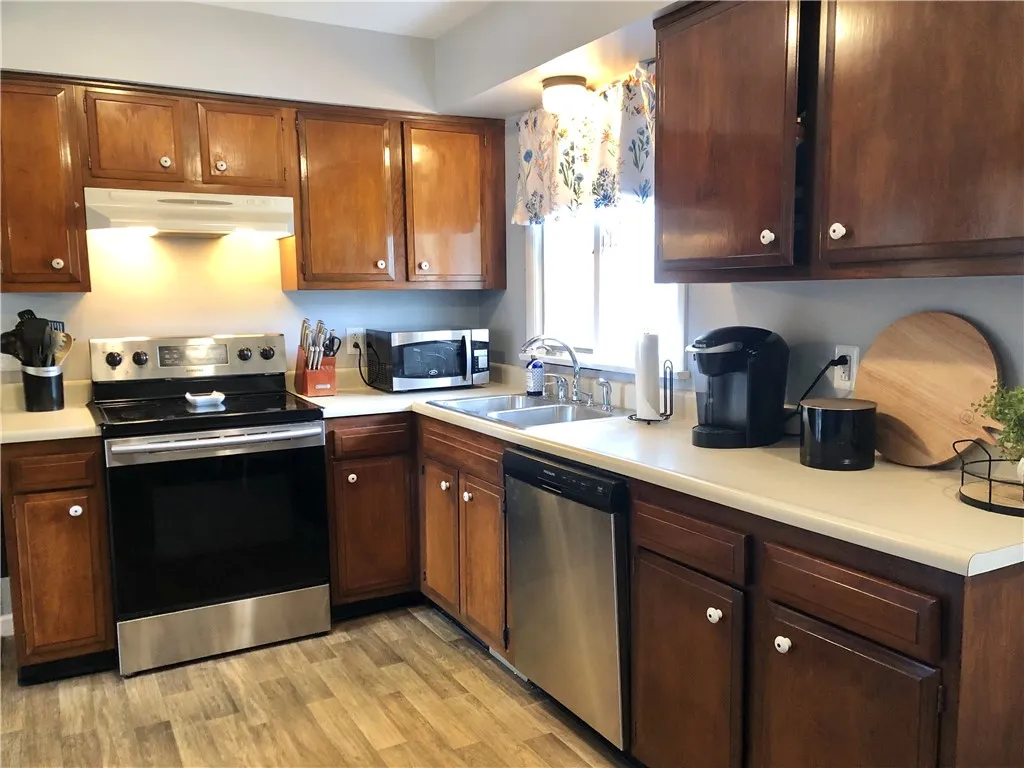 57 Yellowstone Drive, Henrietta, New York 14586, Henrietta, New York 14586, 4 Bedrooms Bedrooms, 10 Rooms Rooms,2 BathroomsBathrooms,Residential,Closed,57 Yellowstone Drive, Henrietta, New York 14586,0,R1627935