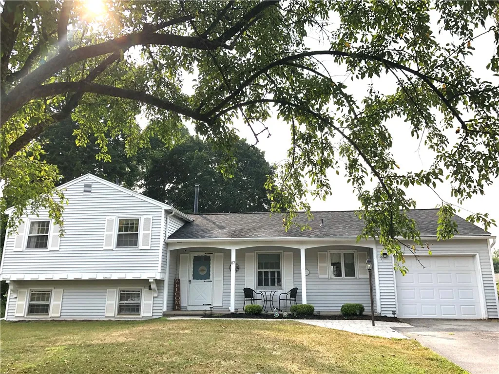 57 Yellowstone Drive, Henrietta, New York 14586, Henrietta, New York 14586, 4 Bedrooms Bedrooms, 10 Rooms Rooms,2 BathroomsBathrooms,Residential,Closed,57 Yellowstone Drive, Henrietta, New York 14586,0,R1627935