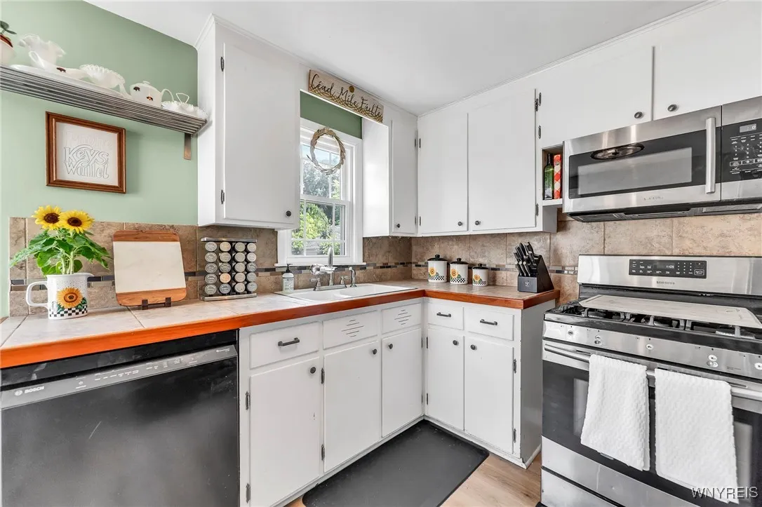 84 Cumberland Avenue, Buffalo, New York 14220, Buffalo, New York 14220, 3 Bedrooms Bedrooms, 5 Rooms Rooms,1 BathroomBathrooms,Residential,For Sale,84 Cumberland Avenue, Buffalo, New York 14220,B1627561