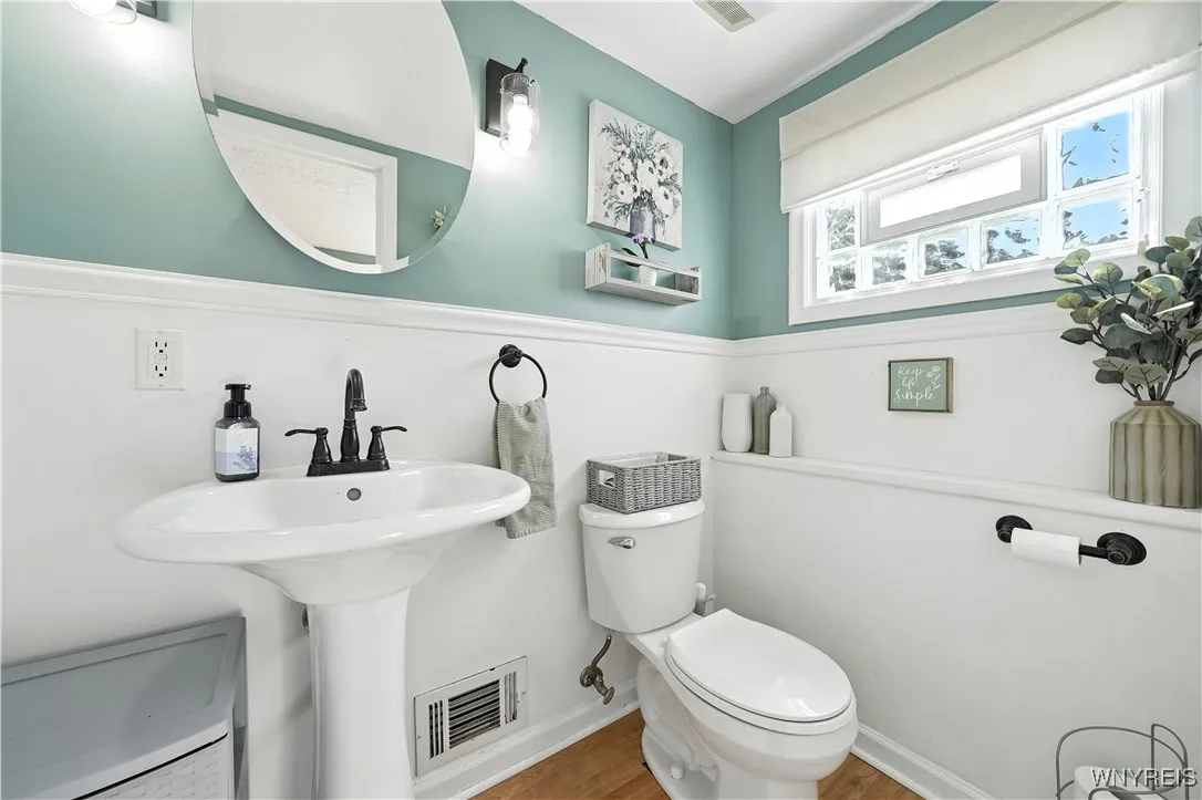 22 Westwood Drive, Tonawanda, New York 14150, Tonawanda, New York 14150, 3 Bedrooms Bedrooms, 7 Rooms Rooms,1 BathroomBathrooms,Residential,For Sale,22 Westwood Drive, Tonawanda, New York 14150,B1630027