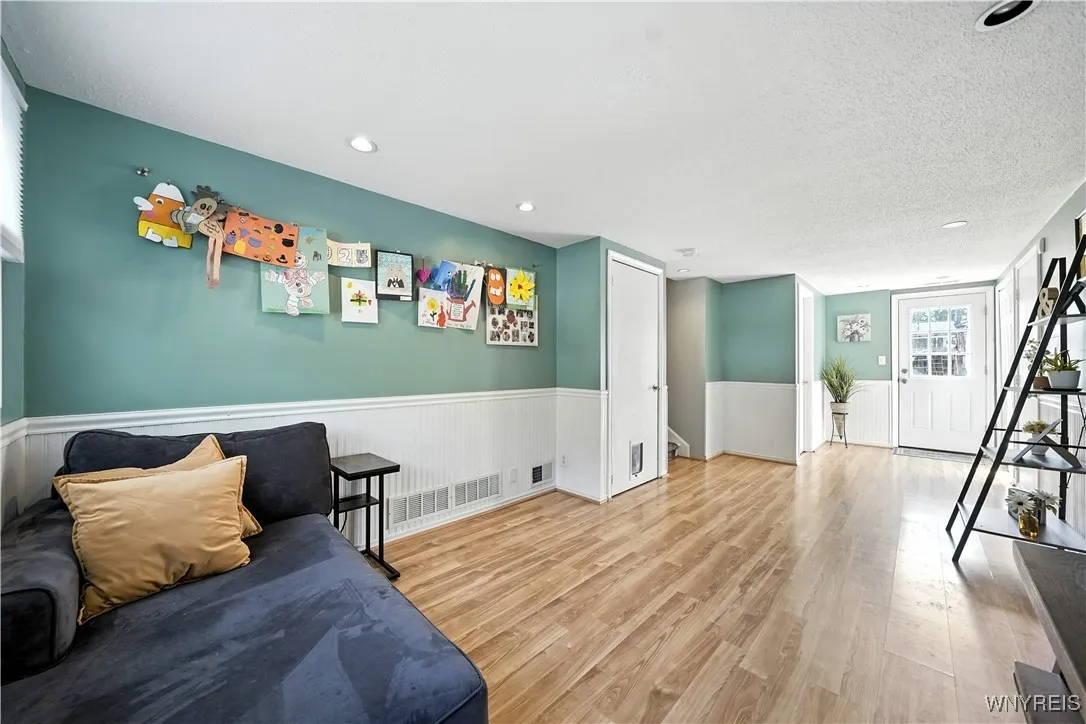 22 Westwood Drive, Tonawanda, New York 14150, Tonawanda, New York 14150, 3 Bedrooms Bedrooms, 7 Rooms Rooms,1 BathroomBathrooms,Residential,For Sale,22 Westwood Drive, Tonawanda, New York 14150,B1630027