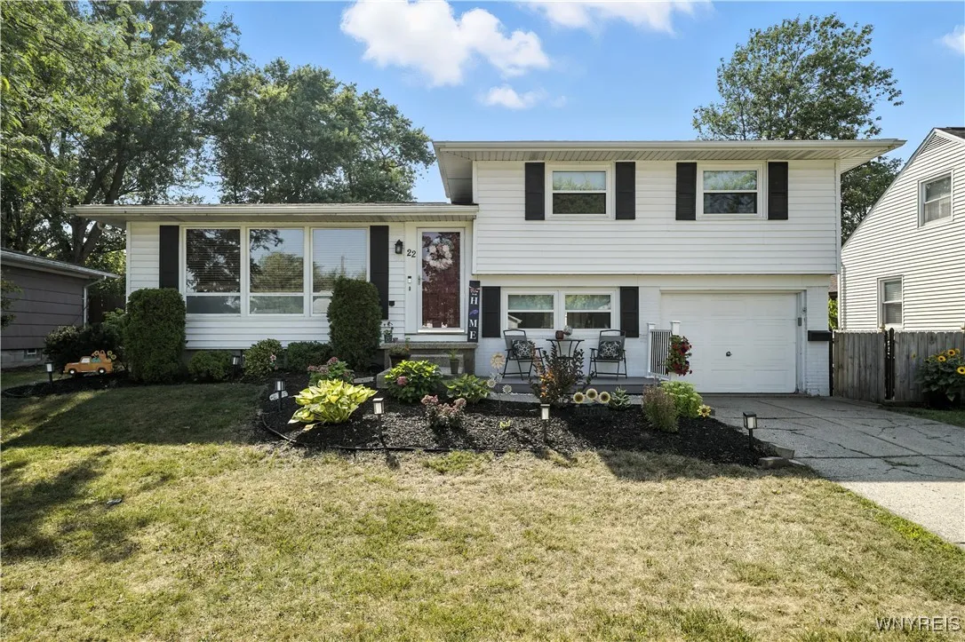 22 Westwood Drive, Tonawanda, New York 14150, Tonawanda, New York 14150, 3 Bedrooms Bedrooms, 7 Rooms Rooms,1 BathroomBathrooms,Residential,For Sale,22 Westwood Drive, Tonawanda, New York 14150,B1630027