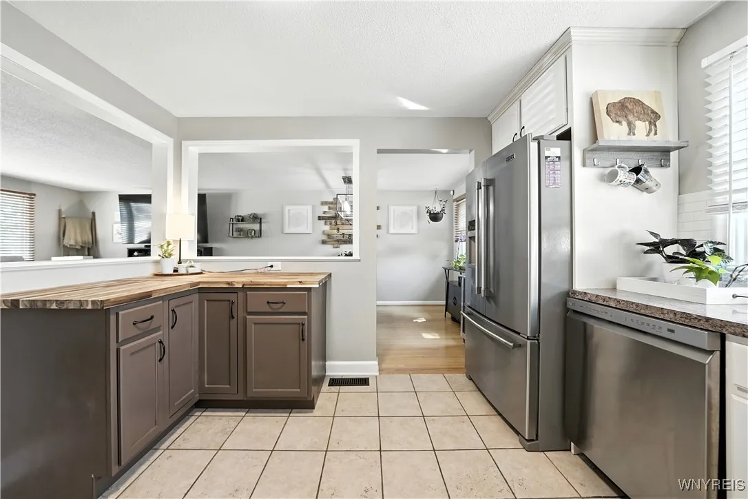 22 Westwood Drive, Tonawanda, New York 14150, Tonawanda, New York 14150, 3 Bedrooms Bedrooms, 7 Rooms Rooms,1 BathroomBathrooms,Residential,For Sale,22 Westwood Drive, Tonawanda, New York 14150,B1630027