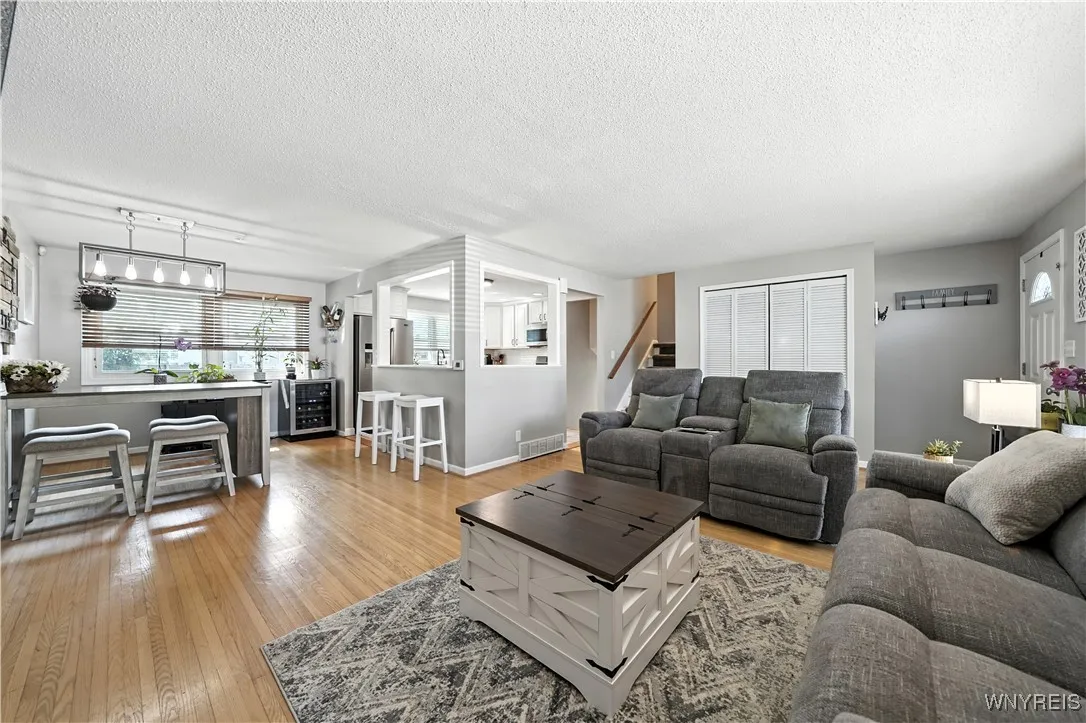 22 Westwood Drive, Tonawanda, New York 14150, Tonawanda, New York 14150, 3 Bedrooms Bedrooms, 7 Rooms Rooms,1 BathroomBathrooms,Residential,For Sale,22 Westwood Drive, Tonawanda, New York 14150,B1630027