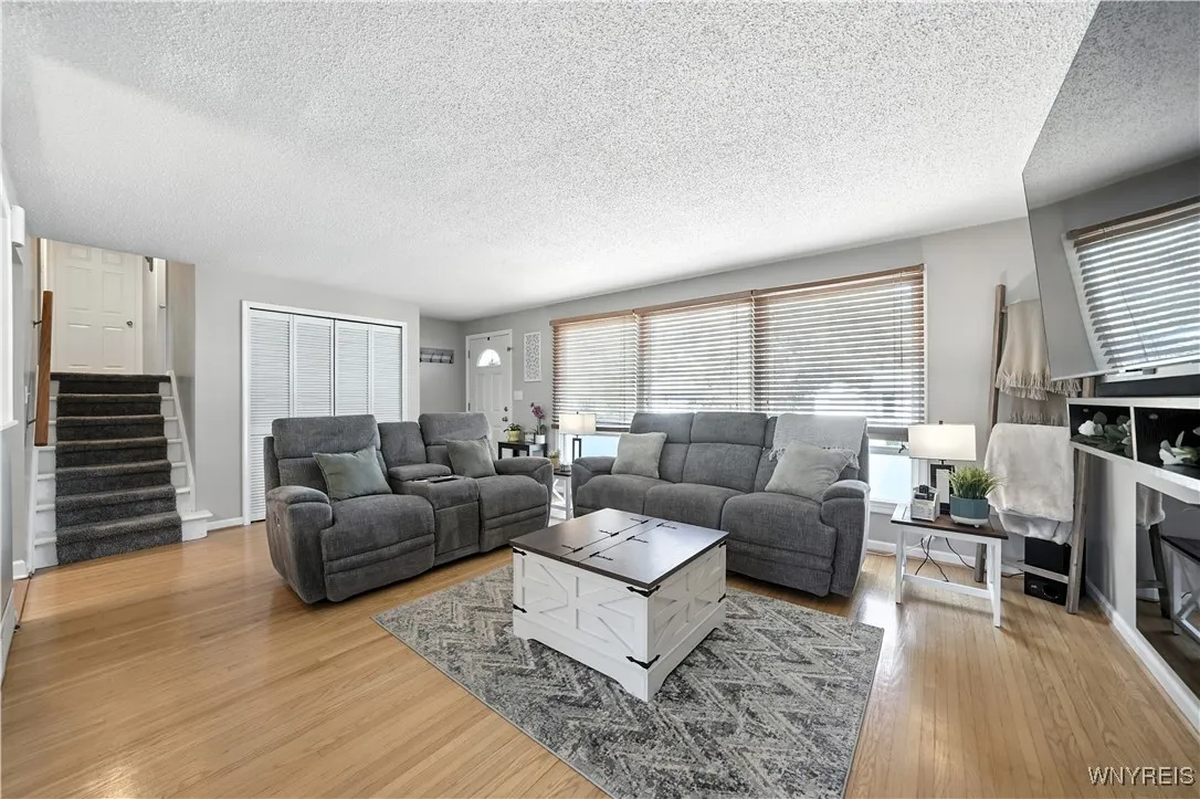 22 Westwood Drive, Tonawanda, New York 14150, Tonawanda, New York 14150, 3 Bedrooms Bedrooms, 7 Rooms Rooms,1 BathroomBathrooms,Residential,For Sale,22 Westwood Drive, Tonawanda, New York 14150,B1630027