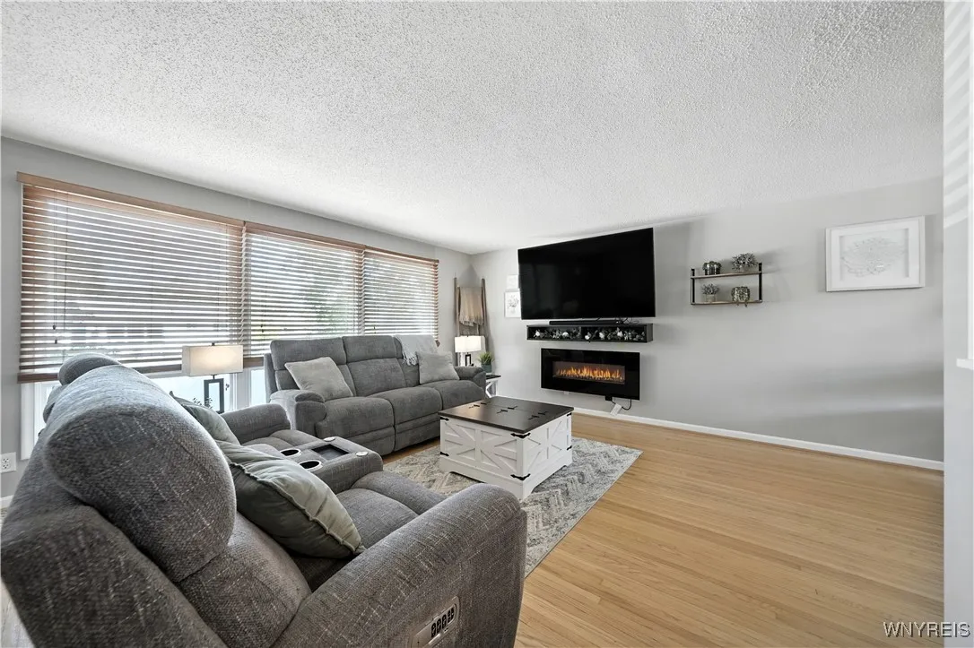 22 Westwood Drive, Tonawanda, New York 14150, Tonawanda, New York 14150, 3 Bedrooms Bedrooms, 7 Rooms Rooms,1 BathroomBathrooms,Residential,For Sale,22 Westwood Drive, Tonawanda, New York 14150,B1630027