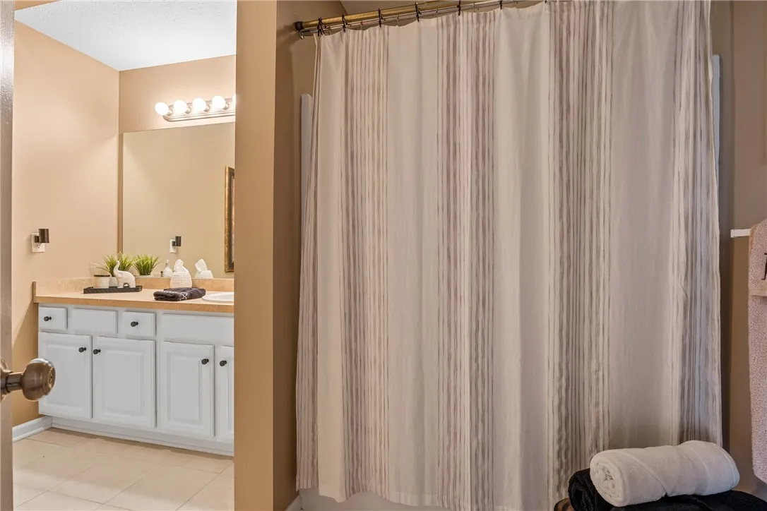 Full Bathroom 2 of 2