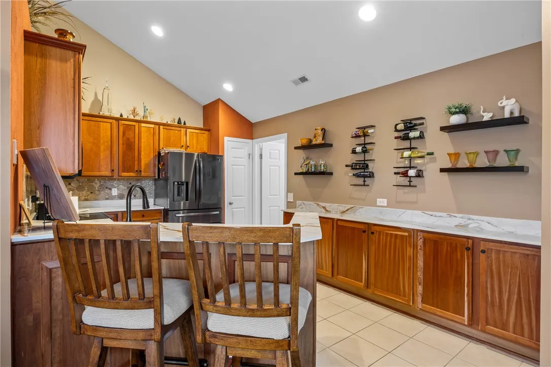 Breakfast Bar - Kitchen