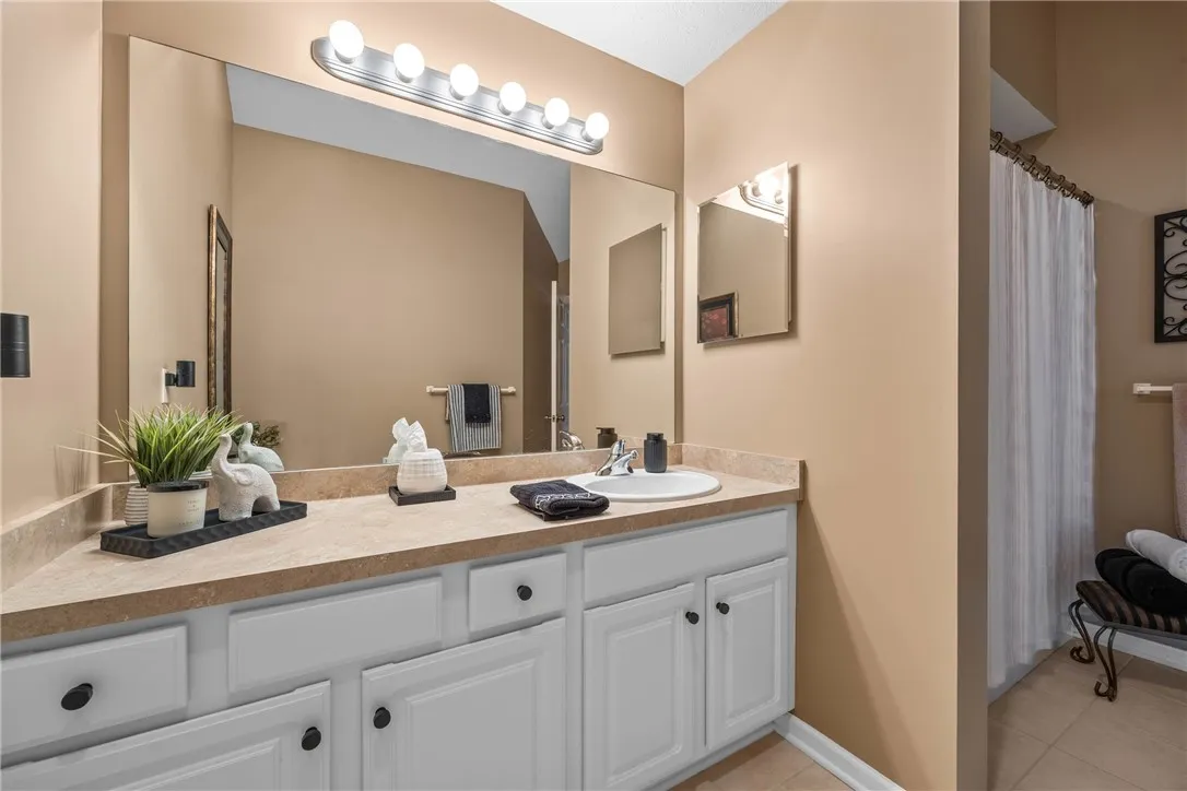 Full Bathroom 2 of 2