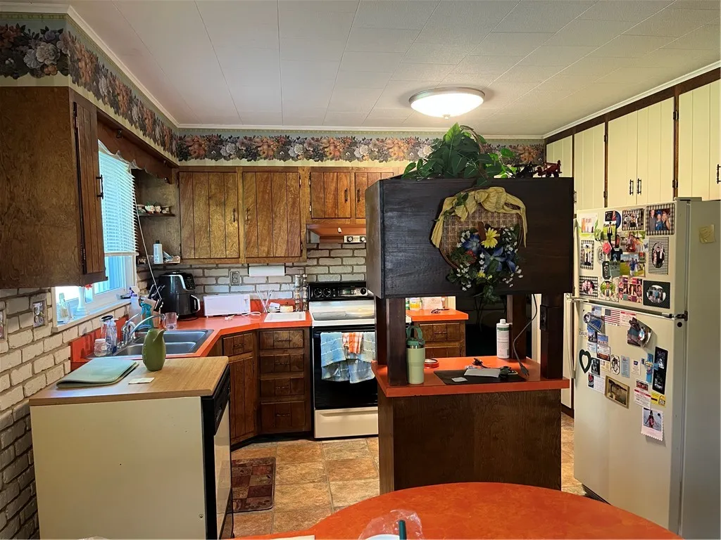 51 Stockton Avenue, Walton, New York 13856, Walton, New York 13856, 4 Bedrooms Bedrooms, 8 Rooms Rooms,2 BathroomsBathrooms,Residential,Closed,51 Stockton Avenue, Walton, New York 13856,0,R1627807