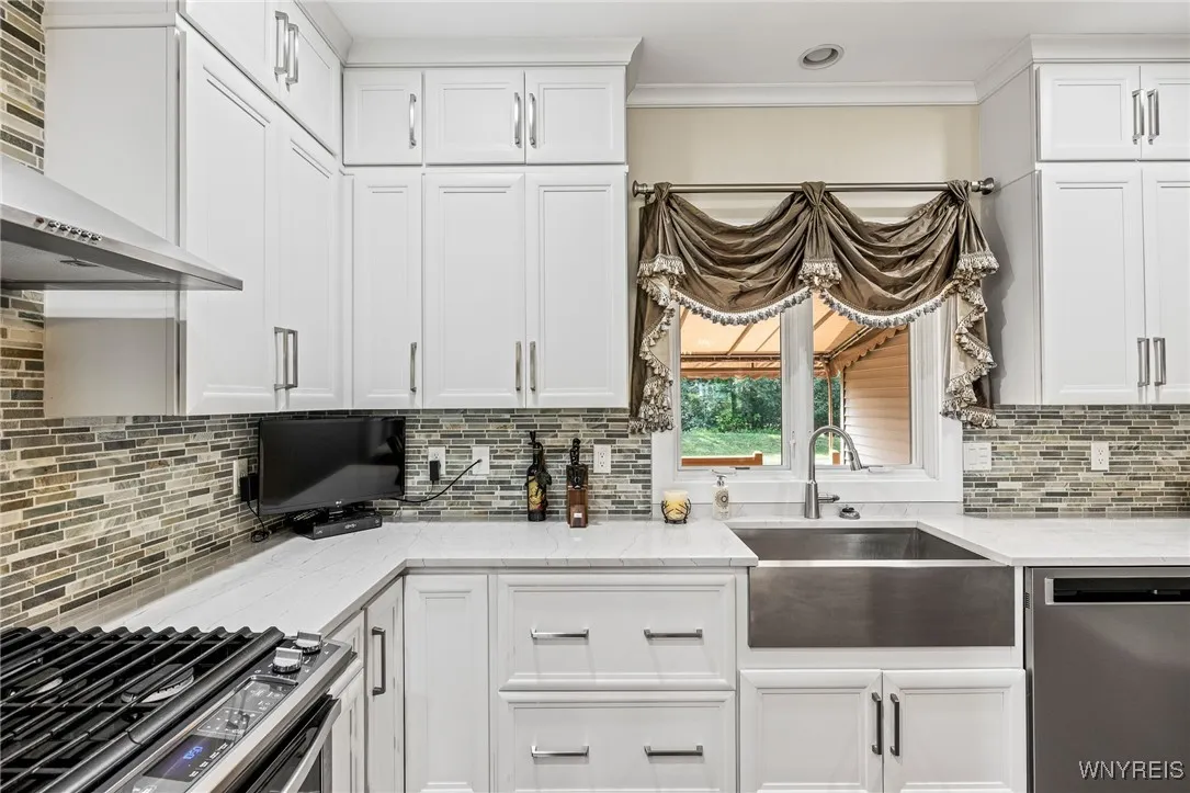 4050 Martingale Court, Aurora, New York 14052, Aurora, New York 14052, 3 Bedrooms Bedrooms, 7 Rooms Rooms,2 BathroomsBathrooms,Residential,Closed,4050 Martingale Court, Aurora, New York 14052,0,B1629752