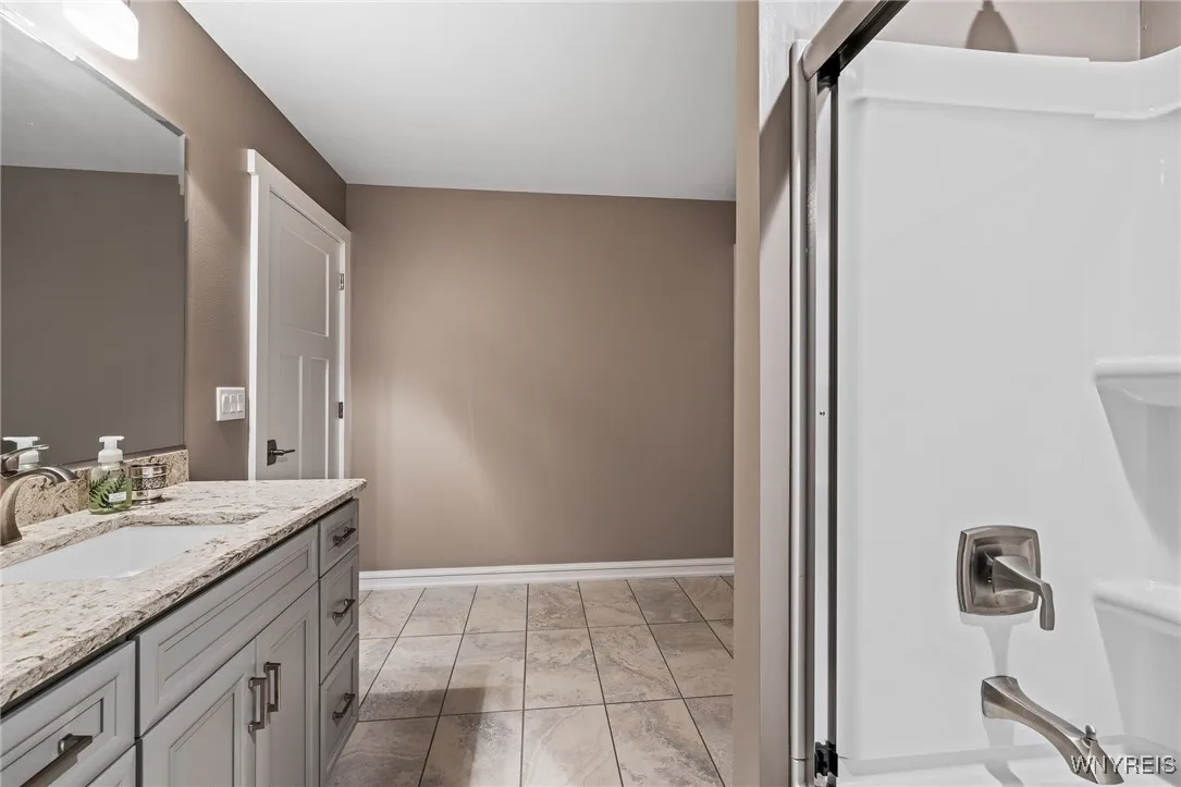 Floor 2 Full Bath