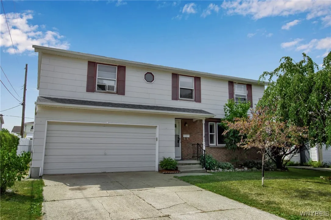 94 Grand Prix Drive, Cheektowaga, New York 14227, Cheektowaga, New York 14227, 4 Bedrooms Bedrooms, 9 Rooms Rooms,3 BathroomsBathrooms,Residential,For Sale,94 Grand Prix Drive, Cheektowaga, New York 14227,B1627107