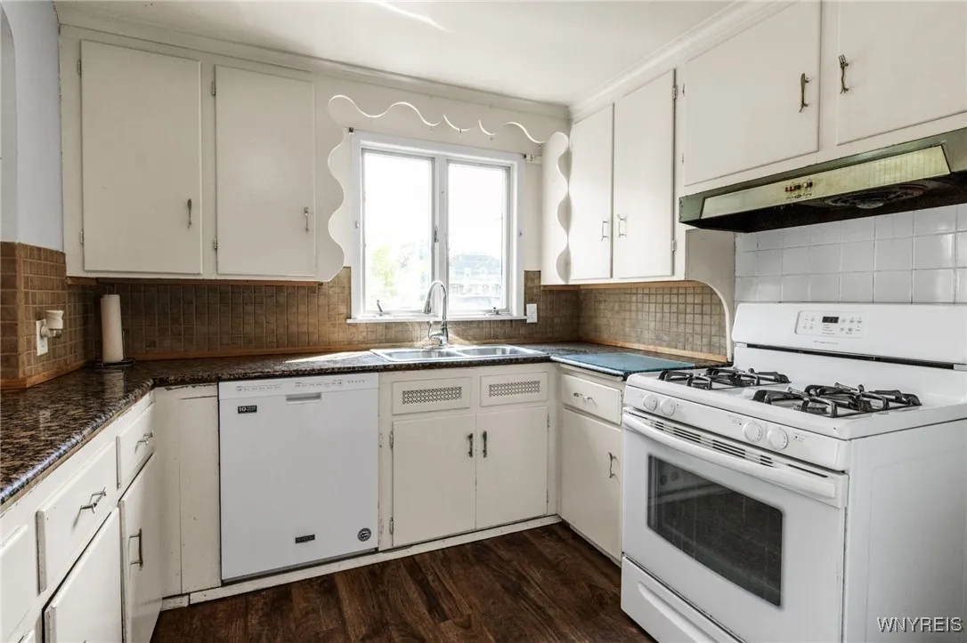 85 Lake Street, Hamburg, New York 14075, Hamburg, New York 14075, 3 Bedrooms Bedrooms, 8 Rooms Rooms,1 BathroomBathrooms,Residential,For Sale,85 Lake Street, Hamburg, New York 14075,B1629812