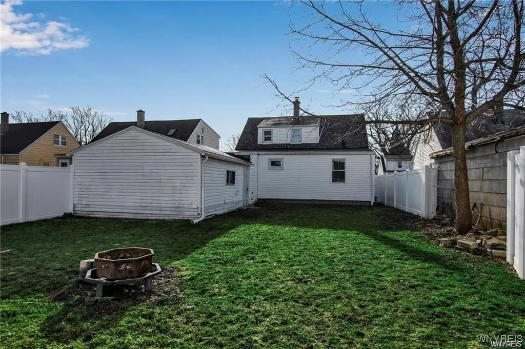 40 Remington Place, Buffalo, New York 14210, Buffalo, New York 14210, 3 Bedrooms Bedrooms, 7 Rooms Rooms,1 BathroomBathrooms,Residential,For Sale,40 Remington Place, Buffalo, New York 14210,B1629917
