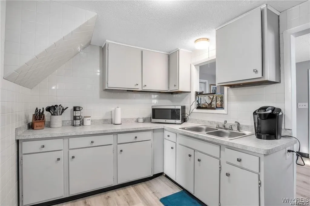 40 Remington Place, Buffalo, New York 14210, Buffalo, New York 14210, 3 Bedrooms Bedrooms, 7 Rooms Rooms,1 BathroomBathrooms,Residential,For Sale,40 Remington Place, Buffalo, New York 14210,B1629917