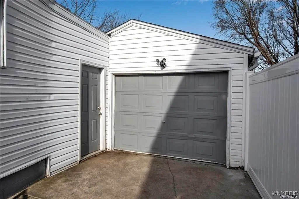 40 Remington Place, Buffalo, New York 14210, Buffalo, New York 14210, 3 Bedrooms Bedrooms, 7 Rooms Rooms,1 BathroomBathrooms,Residential,For Sale,40 Remington Place, Buffalo, New York 14210,B1629917