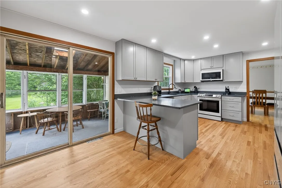 122 Center Road, Schroeppel, New York 13132, Schroeppel, New York 13132, 5 Bedrooms Bedrooms, 10 Rooms Rooms,2 BathroomsBathrooms,Residential,Closed,122 Center Road, Schroeppel, New York 13132,0,S1630003