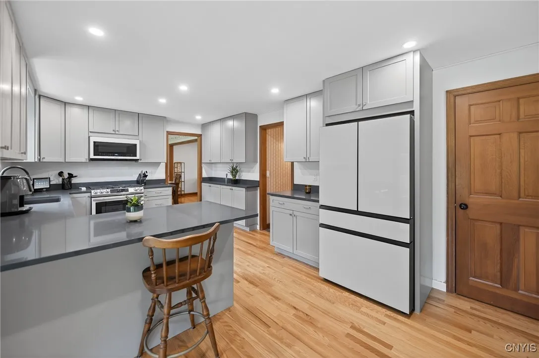 122 Center Road, Schroeppel, New York 13132, Schroeppel, New York 13132, 5 Bedrooms Bedrooms, 10 Rooms Rooms,2 BathroomsBathrooms,Residential,Closed,122 Center Road, Schroeppel, New York 13132,0,S1630003