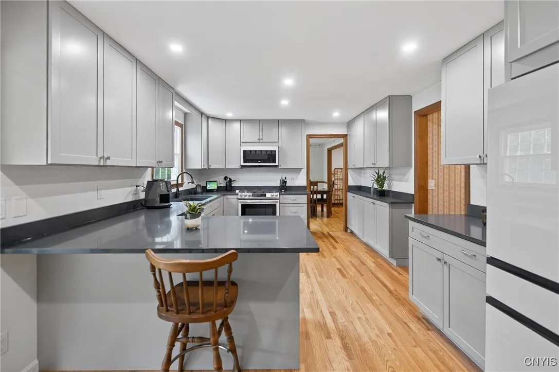 122 Center Road, Schroeppel, New York 13132, Schroeppel, New York 13132, 5 Bedrooms Bedrooms, 10 Rooms Rooms,2 BathroomsBathrooms,Residential,Closed,122 Center Road, Schroeppel, New York 13132,0,S1630003