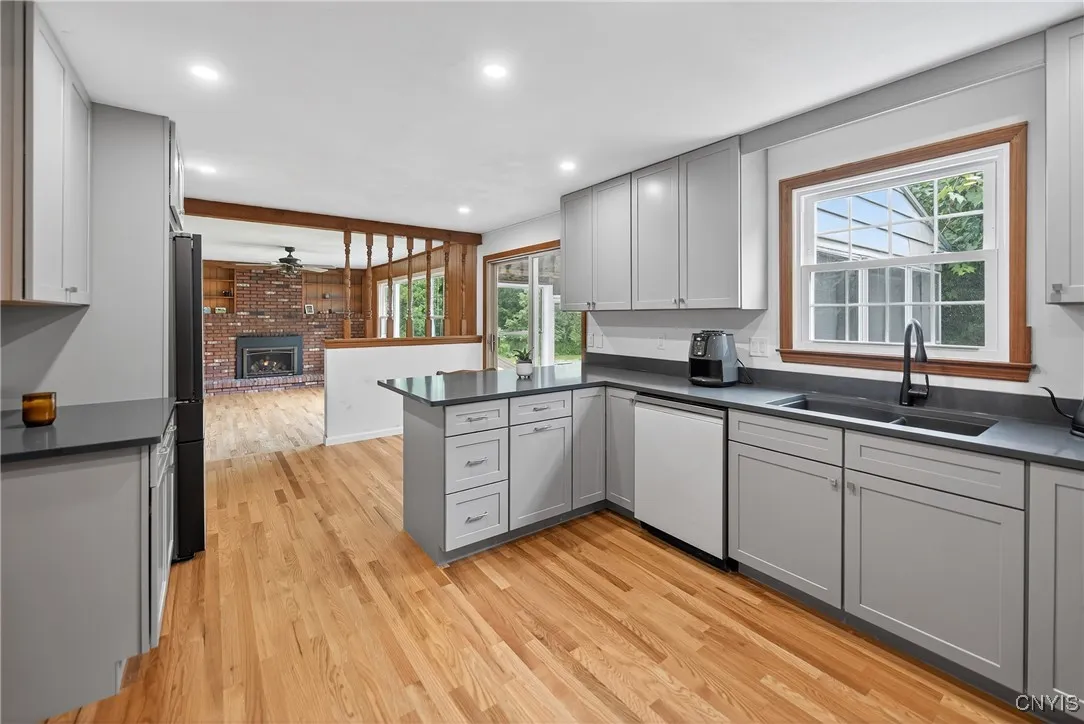 122 Center Road, Schroeppel, New York 13132, Schroeppel, New York 13132, 5 Bedrooms Bedrooms, 10 Rooms Rooms,2 BathroomsBathrooms,Residential,Closed,122 Center Road, Schroeppel, New York 13132,0,S1630003