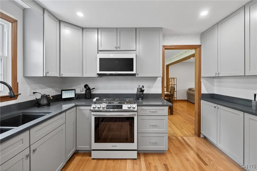 122 Center Road, Schroeppel, New York 13132, Schroeppel, New York 13132, 5 Bedrooms Bedrooms, 10 Rooms Rooms,2 BathroomsBathrooms,Residential,Closed,122 Center Road, Schroeppel, New York 13132,0,S1630003