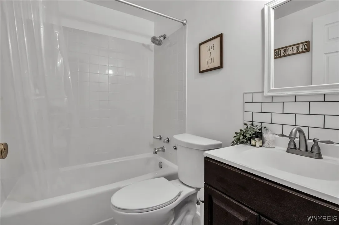 173 Paradise Road, Amherst, New York 14051, Amherst, New York 14051, 4 Bedrooms Bedrooms, 8 Rooms Rooms,2 BathroomsBathrooms,Residential,For Sale,173 Paradise Road, Amherst, New York 14051,B1630035