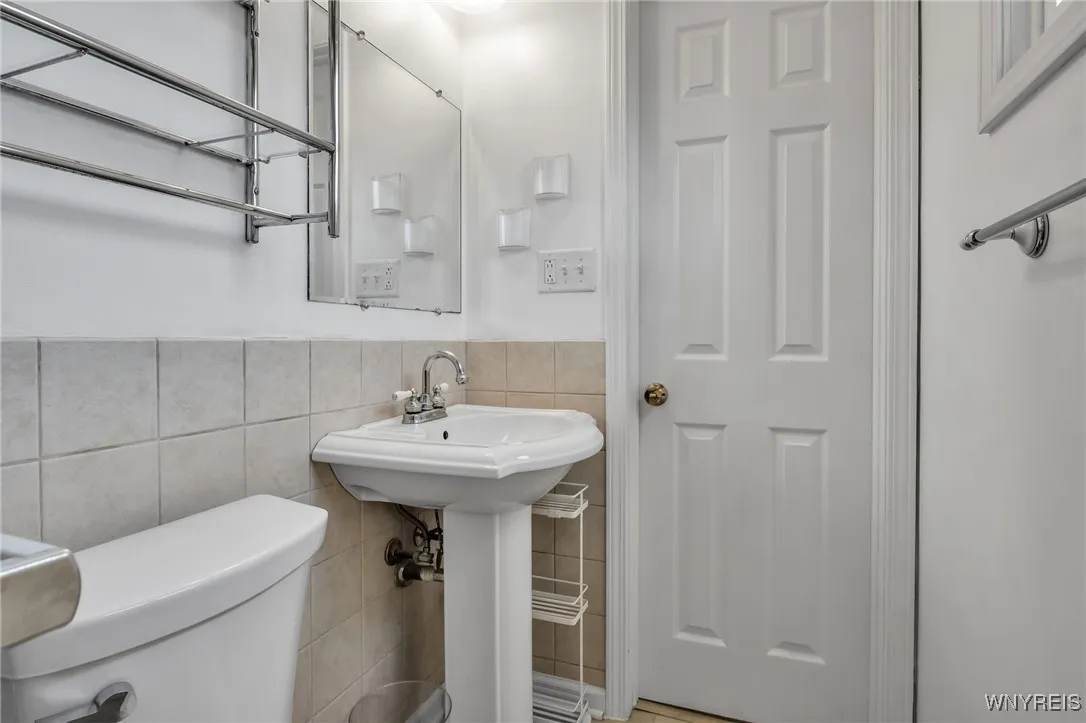 173 Paradise Road, Amherst, New York 14051, Amherst, New York 14051, 4 Bedrooms Bedrooms, 8 Rooms Rooms,2 BathroomsBathrooms,Residential,For Sale,173 Paradise Road, Amherst, New York 14051,B1630035