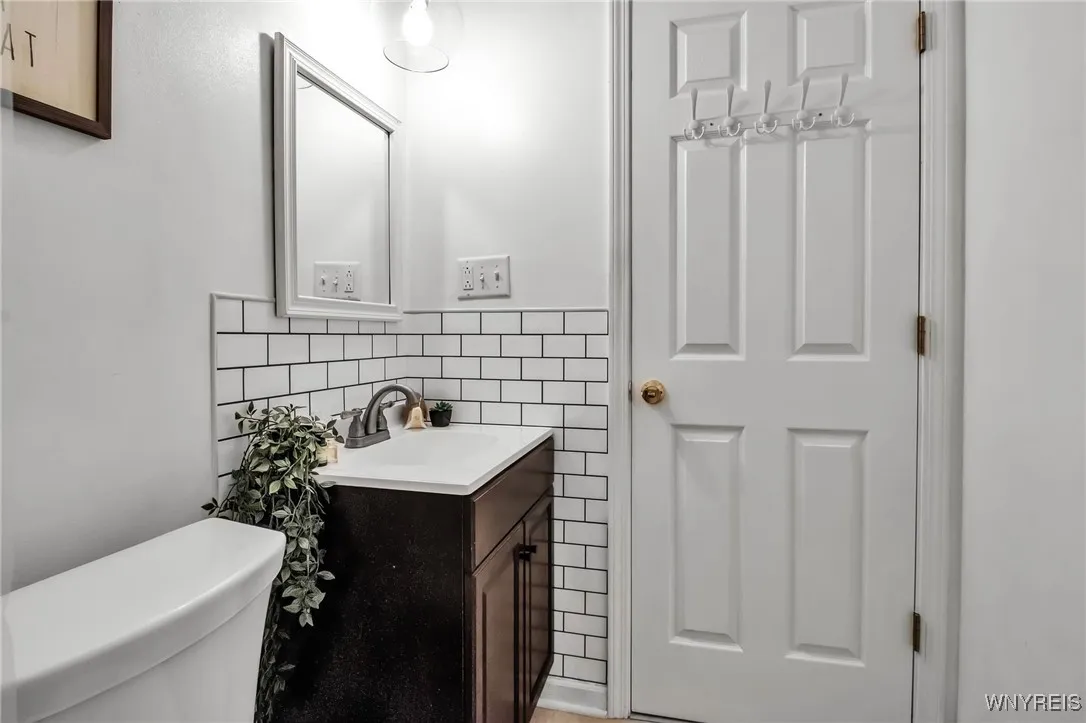 173 Paradise Road, Amherst, New York 14051, Amherst, New York 14051, 4 Bedrooms Bedrooms, 8 Rooms Rooms,2 BathroomsBathrooms,Residential,For Sale,173 Paradise Road, Amherst, New York 14051,B1630035