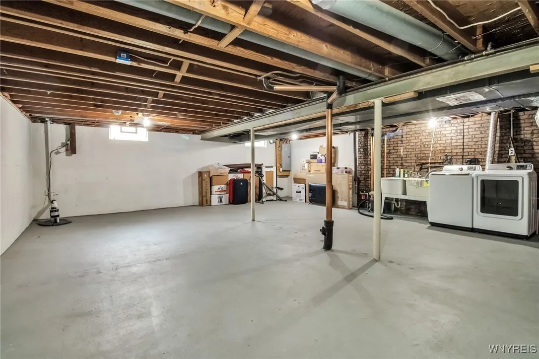 173 Paradise Road, Amherst, New York 14051, Amherst, New York 14051, 4 Bedrooms Bedrooms, 8 Rooms Rooms,2 BathroomsBathrooms,Residential,Closed,173 Paradise Road, Amherst, New York 14051,0,B1630035