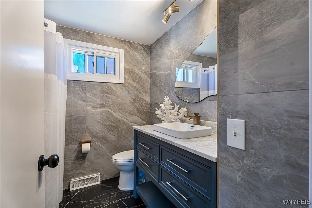 15 Wyndmoor Court, Cheektowaga, New York 14043, Cheektowaga, New York 14043, 3 Bedrooms Bedrooms, 7 Rooms Rooms,1 BathroomBathrooms,Residential,Closed,15 Wyndmoor Court, Cheektowaga, New York 14043,0,B1630099