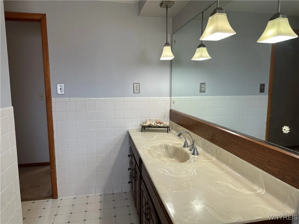 32 Lordan Drive, Cheektowaga, New York 14227, Cheektowaga, New York 14227, 3 Bedrooms Bedrooms, 8 Rooms Rooms,2 BathroomsBathrooms,Residential,For Sale,32 Lordan Drive, Cheektowaga, New York 14227,0,B1629523