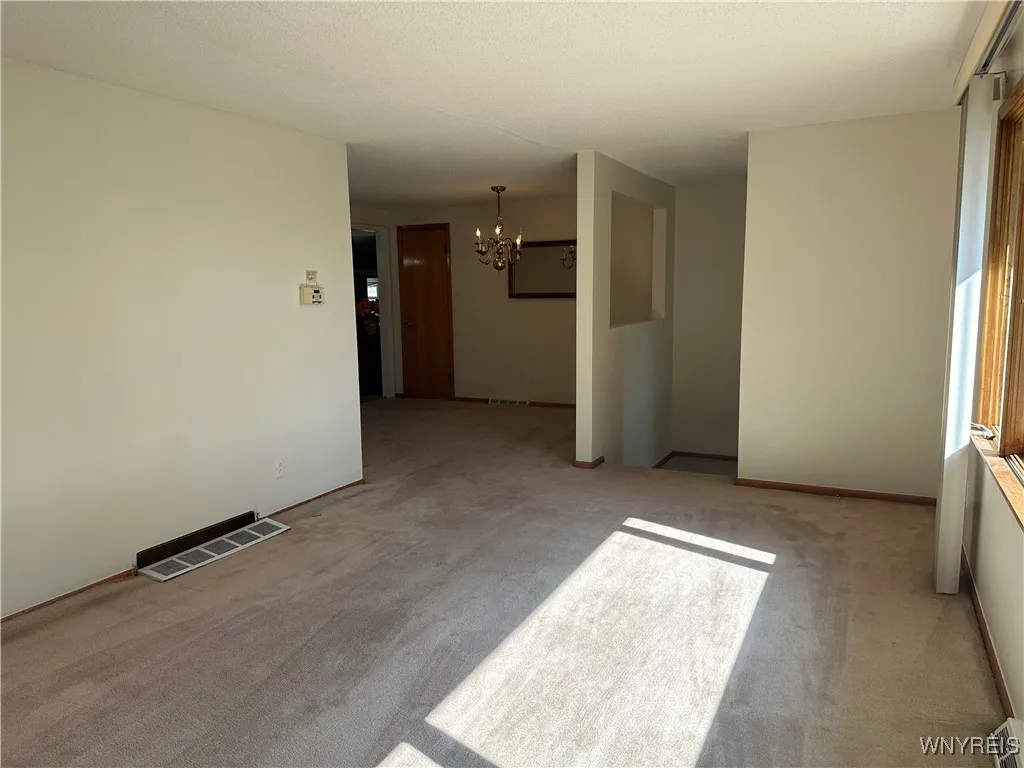 32 Lordan Drive, Cheektowaga, New York 14227, Cheektowaga, New York 14227, 3 Bedrooms Bedrooms, 8 Rooms Rooms,2 BathroomsBathrooms,Residential,For Sale,32 Lordan Drive, Cheektowaga, New York 14227,0,B1629523