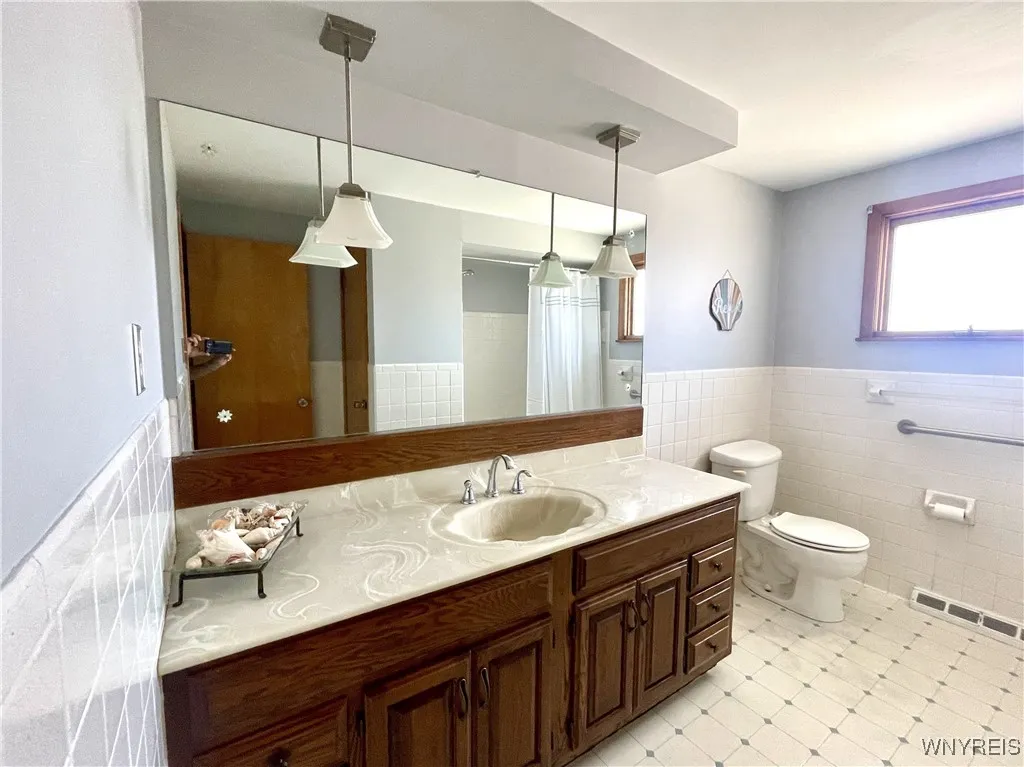 32 Lordan Drive, Cheektowaga, New York 14227, Cheektowaga, New York 14227, 3 Bedrooms Bedrooms, 8 Rooms Rooms,2 BathroomsBathrooms,Residential,For Sale,32 Lordan Drive, Cheektowaga, New York 14227,0,B1629523