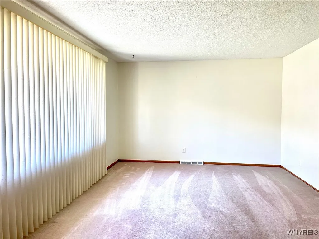 32 Lordan Drive, Cheektowaga, New York 14227, Cheektowaga, New York 14227, 3 Bedrooms Bedrooms, 8 Rooms Rooms,2 BathroomsBathrooms,Residential,For Sale,32 Lordan Drive, Cheektowaga, New York 14227,0,B1629523