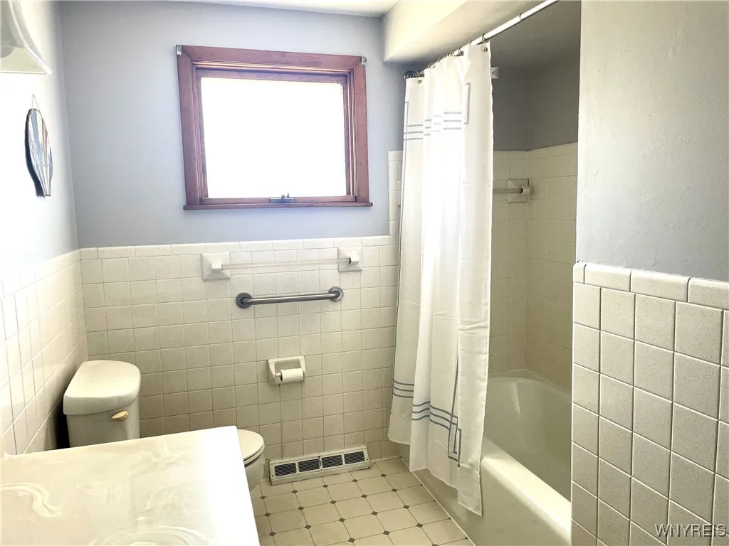 32 Lordan Drive, Cheektowaga, New York 14227, Cheektowaga, New York 14227, 3 Bedrooms Bedrooms, 8 Rooms Rooms,2 BathroomsBathrooms,Residential,For Sale,32 Lordan Drive, Cheektowaga, New York 14227,0,B1629523