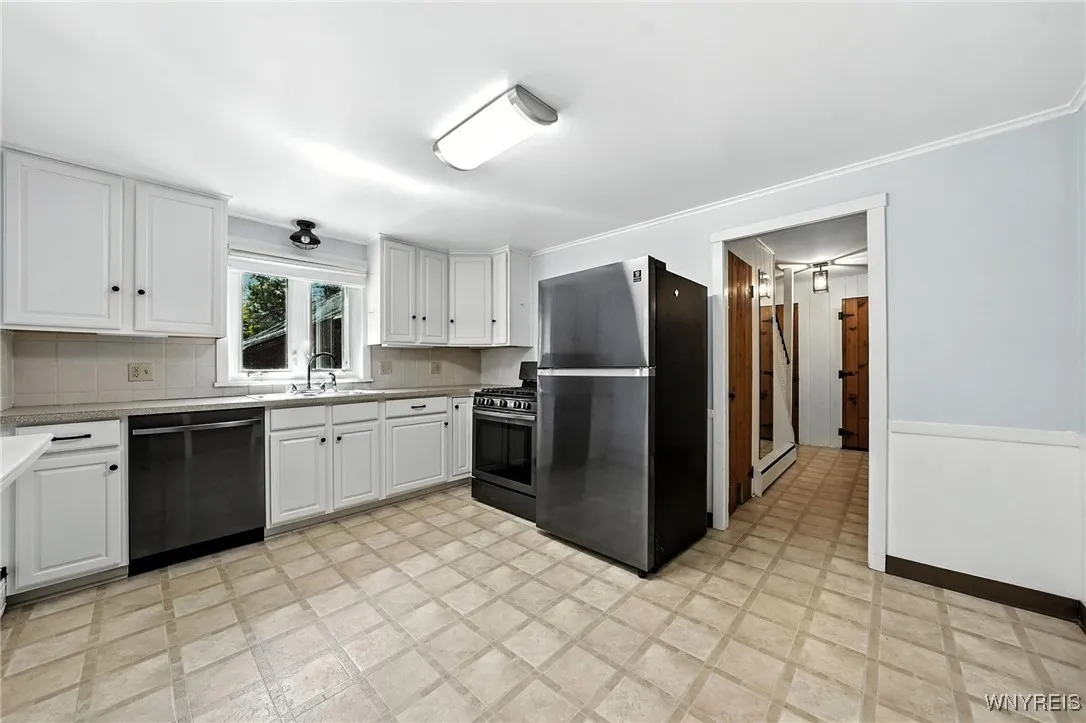 5061 Ellicott Road, Orchard Park, New York 14127, Orchard Park, New York 14127, 3 Bedrooms Bedrooms, 6 Rooms Rooms,2 BathroomsBathrooms,Residential,For Sale,5061 Ellicott Road, Orchard Park, New York 14127,B1629163