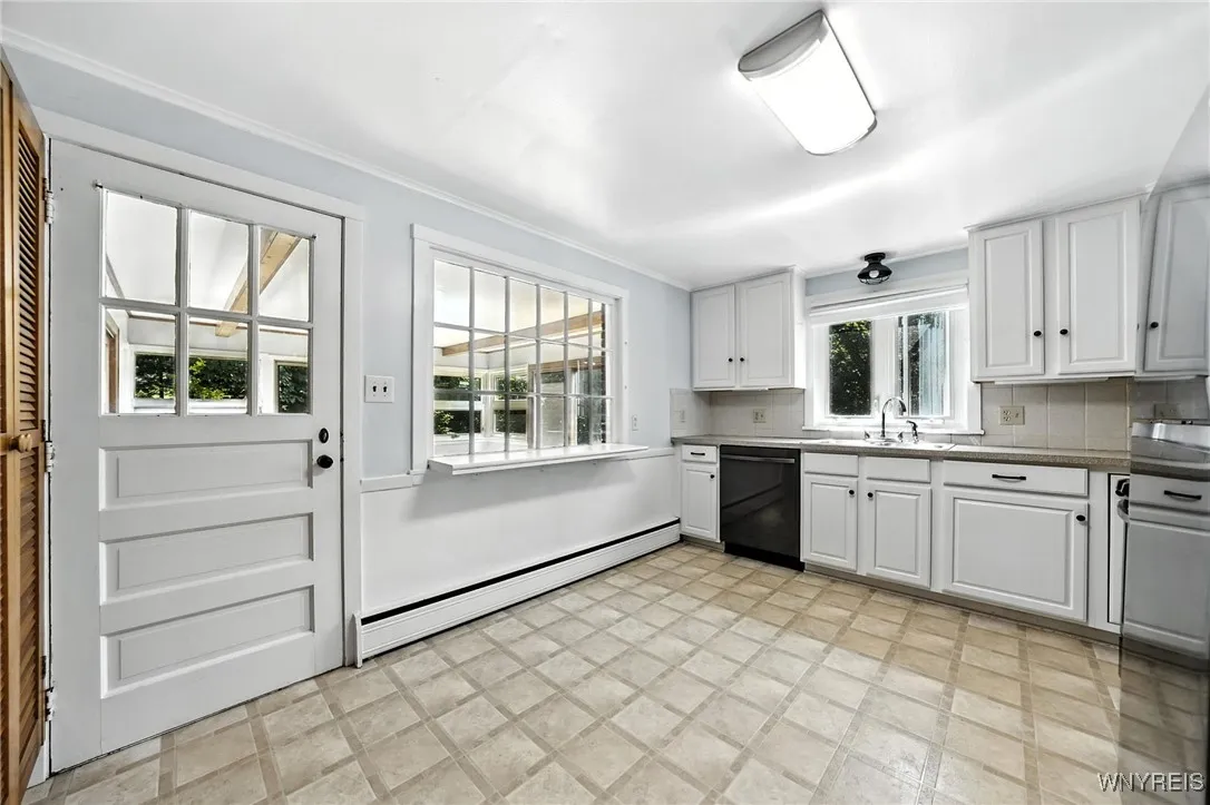5061 Ellicott Road, Orchard Park, New York 14127, Orchard Park, New York 14127, 3 Bedrooms Bedrooms, 6 Rooms Rooms,2 BathroomsBathrooms,Residential,For Sale,5061 Ellicott Road, Orchard Park, New York 14127,B1629163